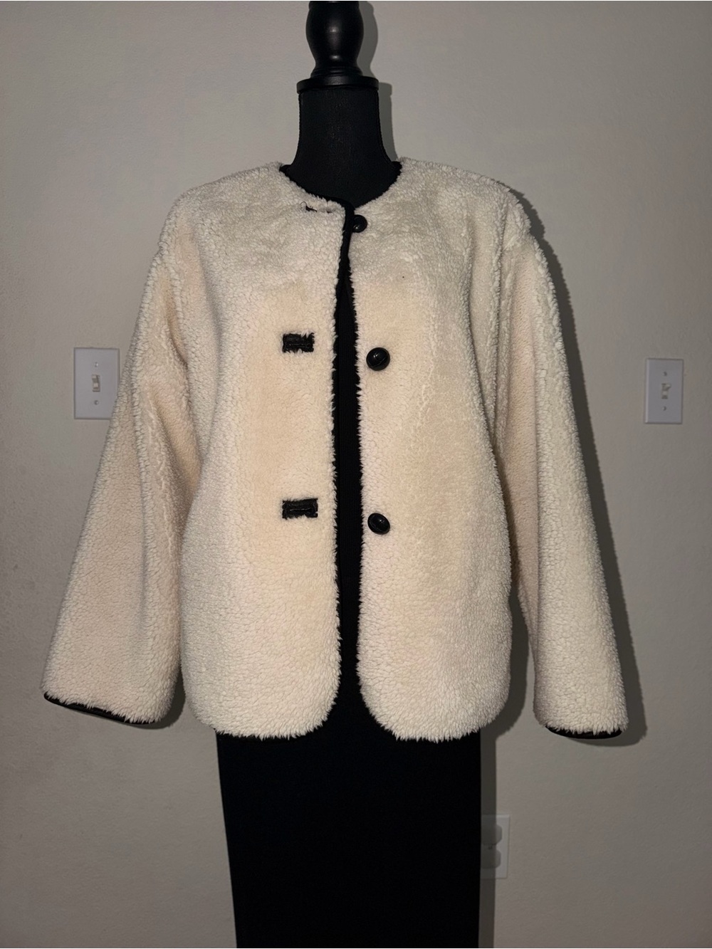 NWOT! Universal Thread Cream Teddy Sherpa Jacket - Women's